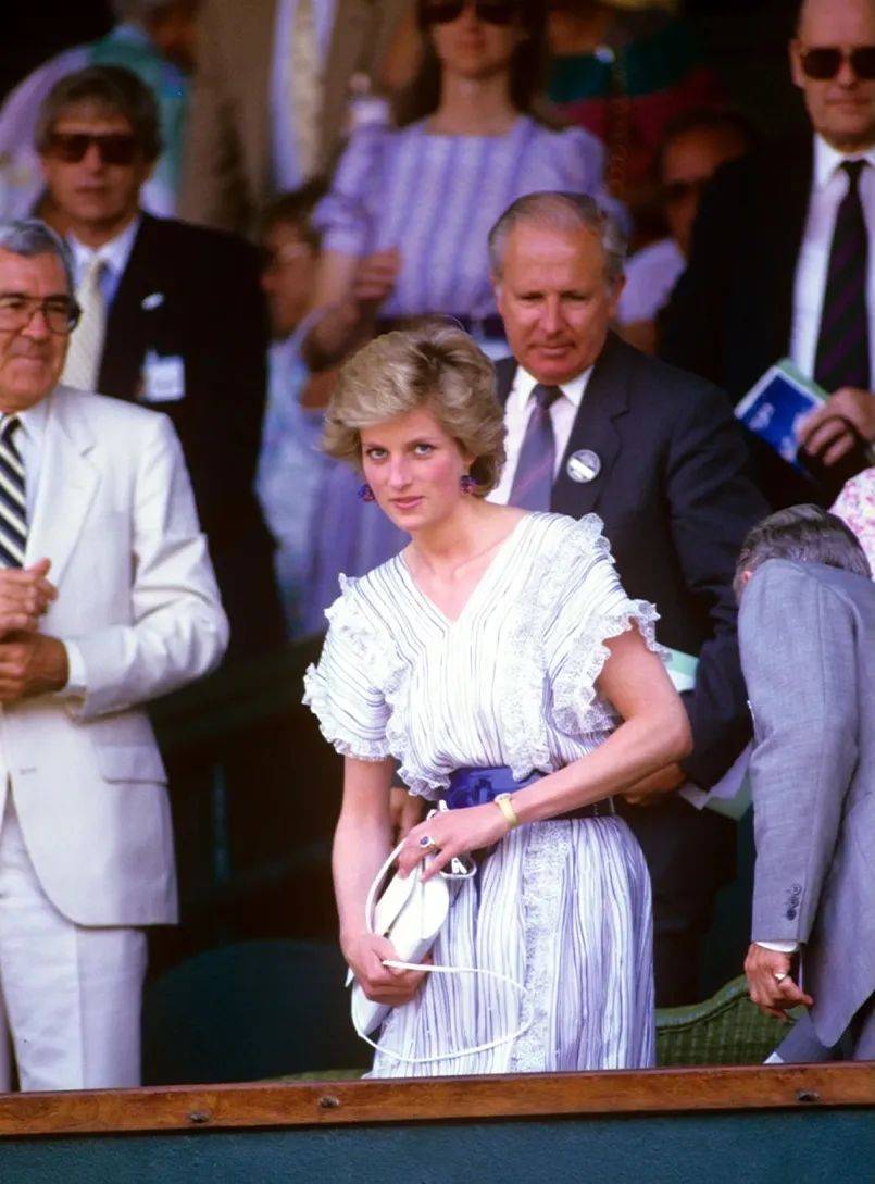 他更是出现 他更是出现